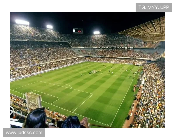 绿茵逐梦激情燃烧见证足球赛场上的荣耀与传奇 绿茵逐梦激情燃烧见证足球赛场上的荣耀与传奇