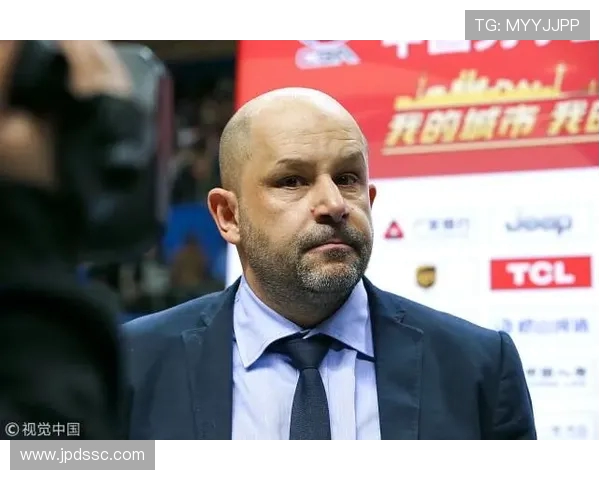 广州排球队整体压制革新之路：重塑战术与团队协作的全新篇章