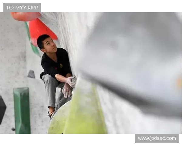 重庆攀岩队的盯防策略分析与比赛表现的得失探讨 重庆攀岩队的盯防策略分析与比赛表现的得失探讨