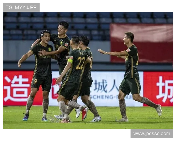 北京国安与上海申花激情对决 两大豪门赛场争锋争夺荣耀